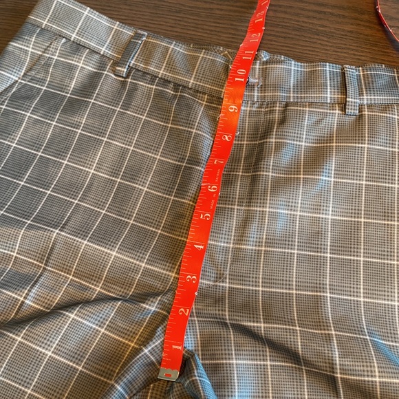 Mens Greg Norman Gray Striped golf shorts - size 34 waist - Picture 8 of 9